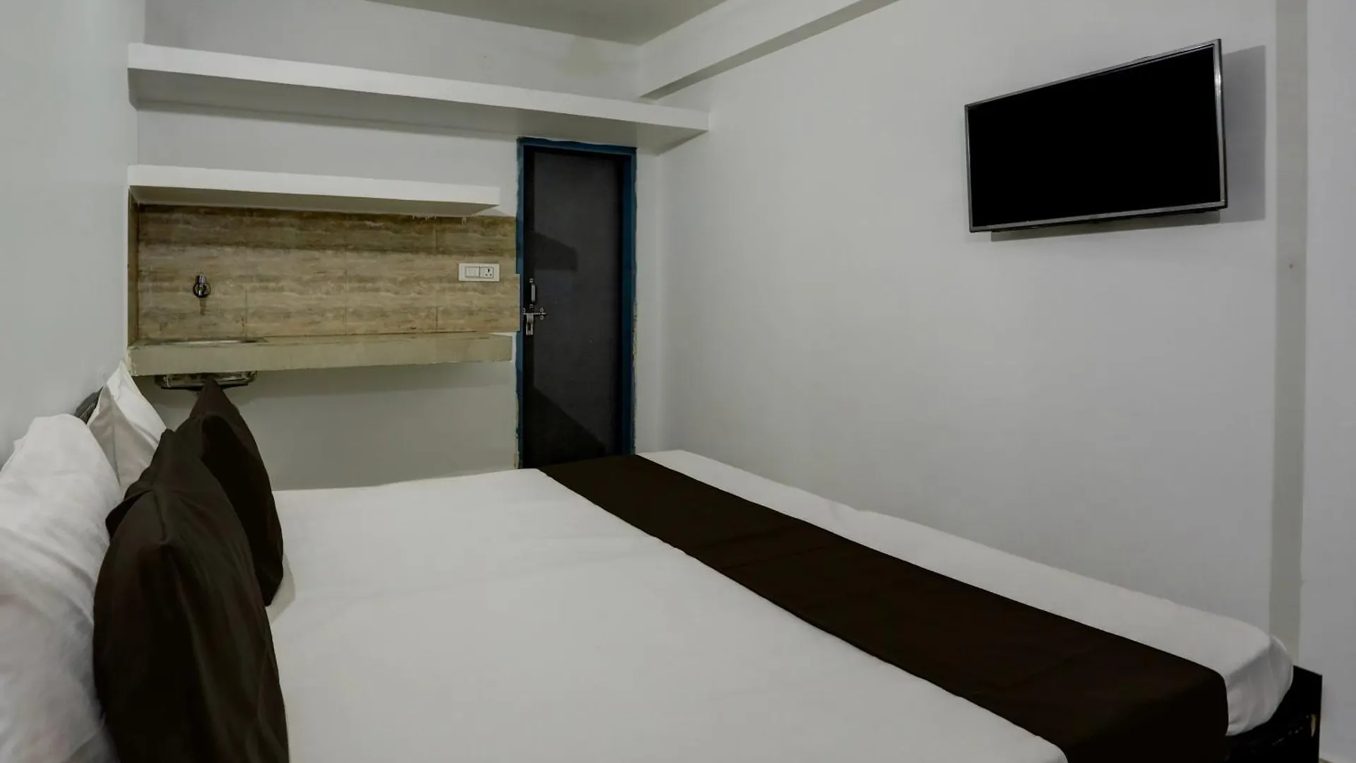 גורגאון Hotel Sweet Voilet 3*,  הודו